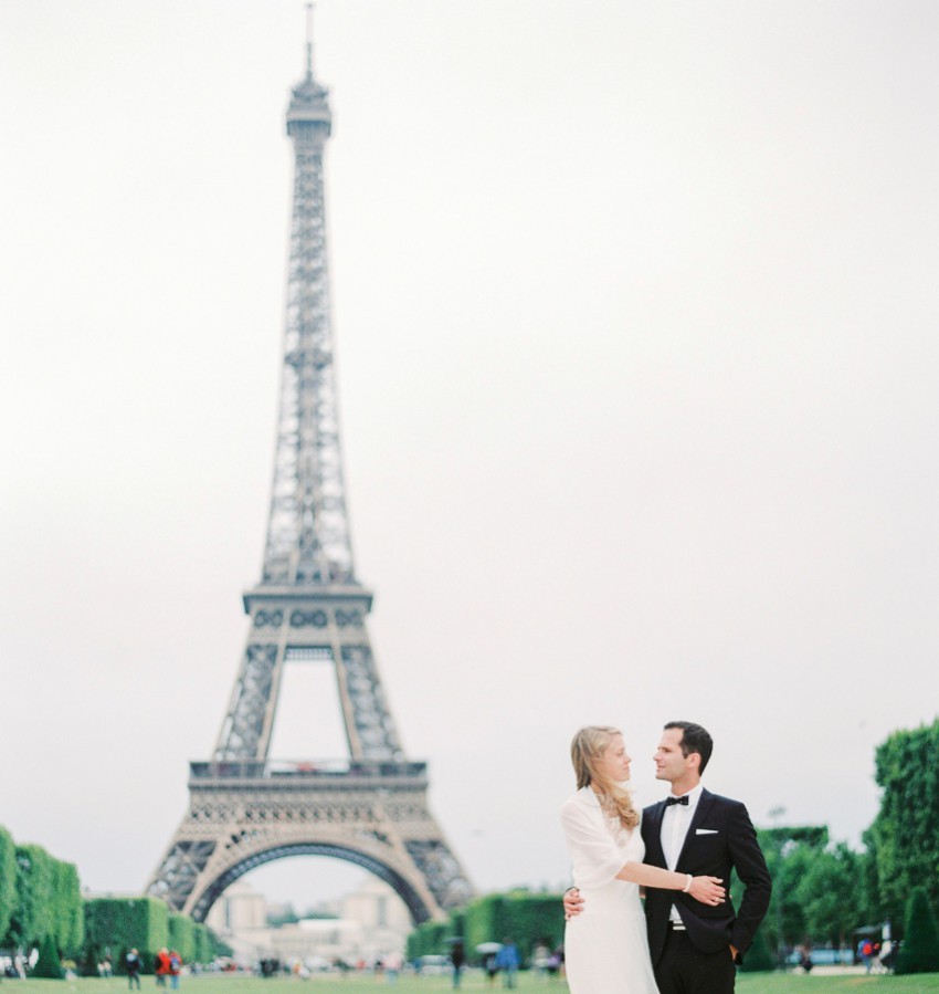 Paris Eifelturm Hochzeitspaar