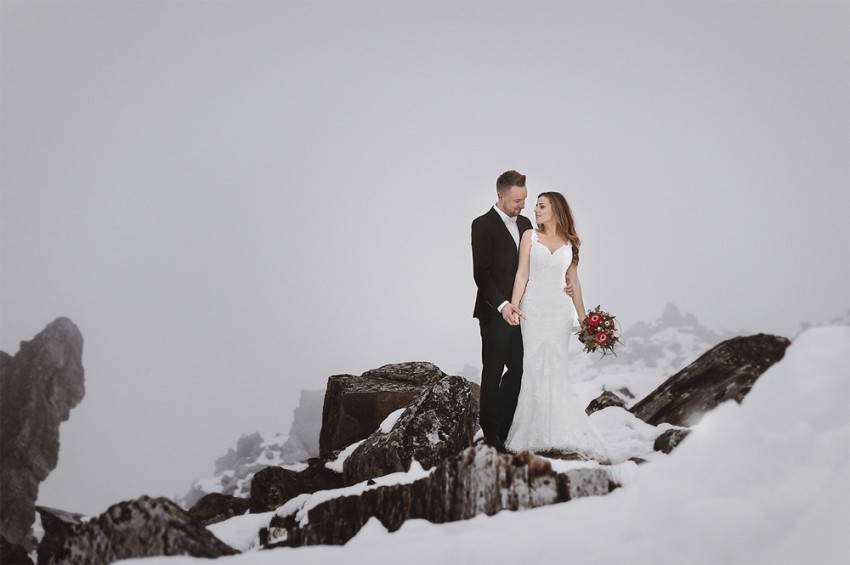 Hochzeitsinspiration-Brautpaarshooting im Schnee