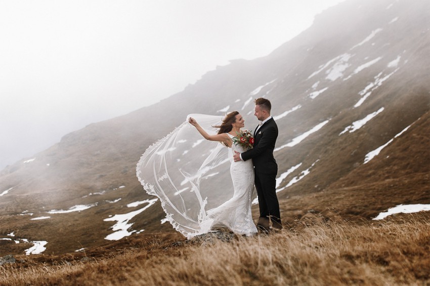 Hochzeitsinspiration-Brautpaarshooting im Wind