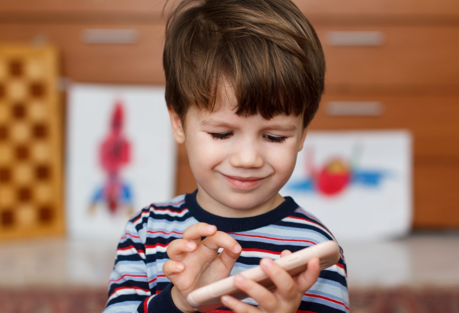 Smartphone-Debatte: Soll ich mein Kind vernetzen?